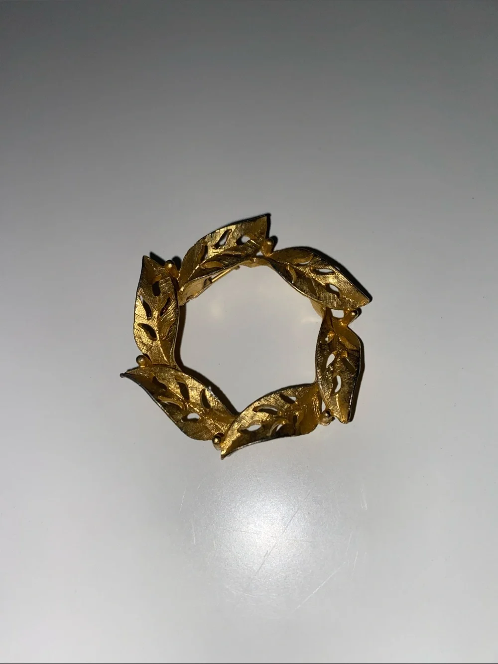 Gold Leaf Link Wreath Brooch